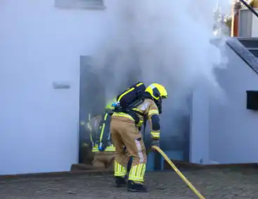 Veel rookontwikkeling bij brand in kantoorpand