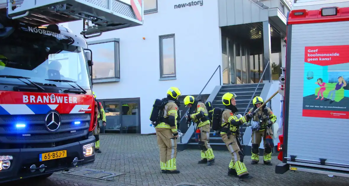 Veel rookontwikkeling bij brand in kantoorpand - Foto 2