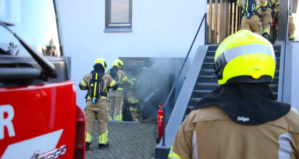 Veel rookontwikkeling bij brand in kantoorpand - Foto 5