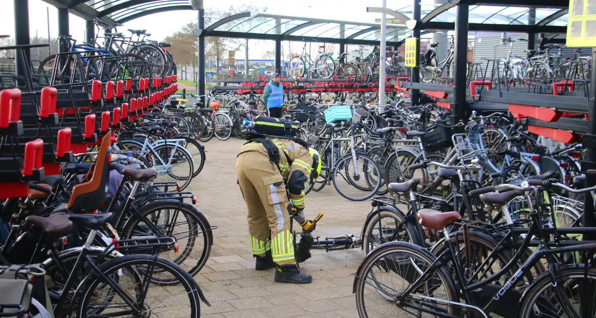 Elektrische fiets vat vlam in fietsenstalling