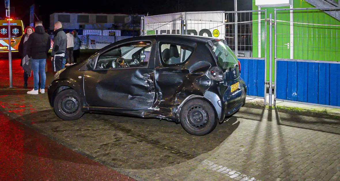 Forse schade na botsing tussen voertuigen - Foto 1