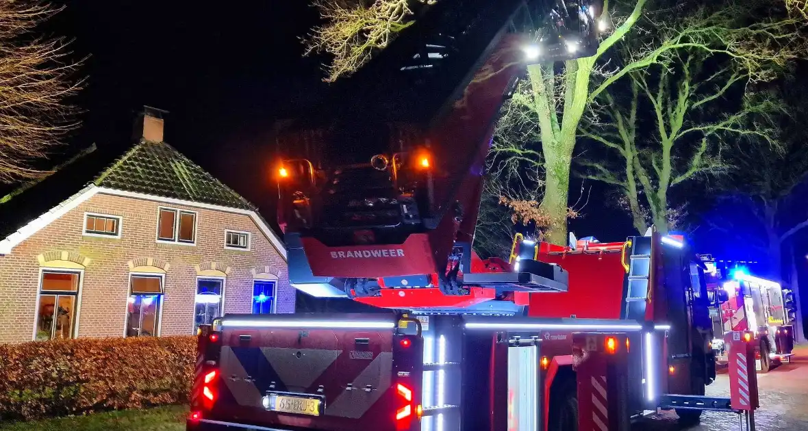 Brand in schoorsteen van woonboerderij