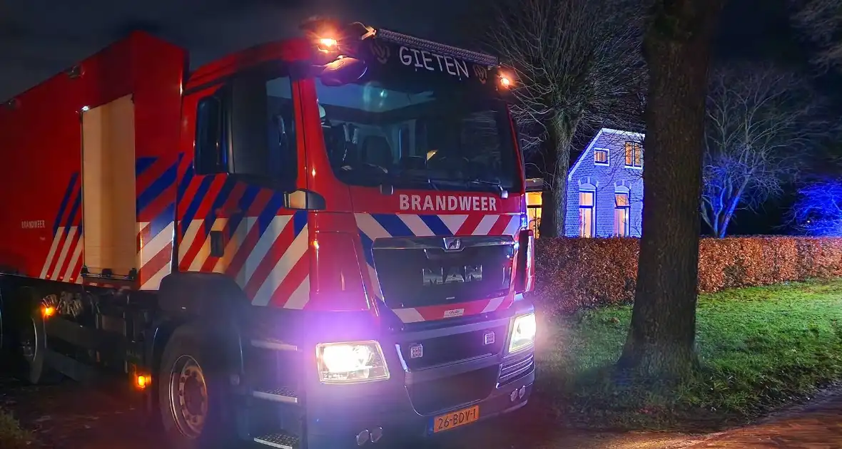 Brand in schoorsteen van woonboerderij - Foto 1