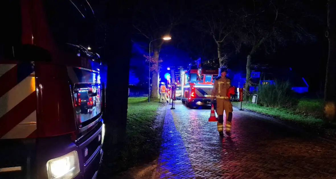 Brand in schoorsteen van woonboerderij - Foto 2
