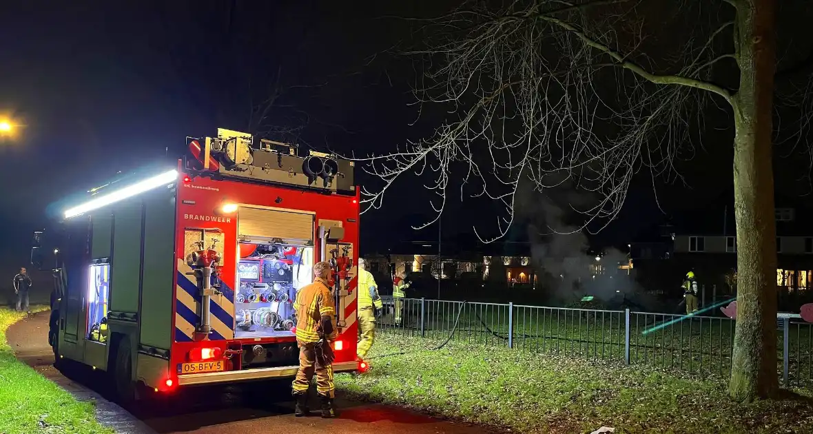 Brandweer dooft brandende kerstbomen - Foto 1