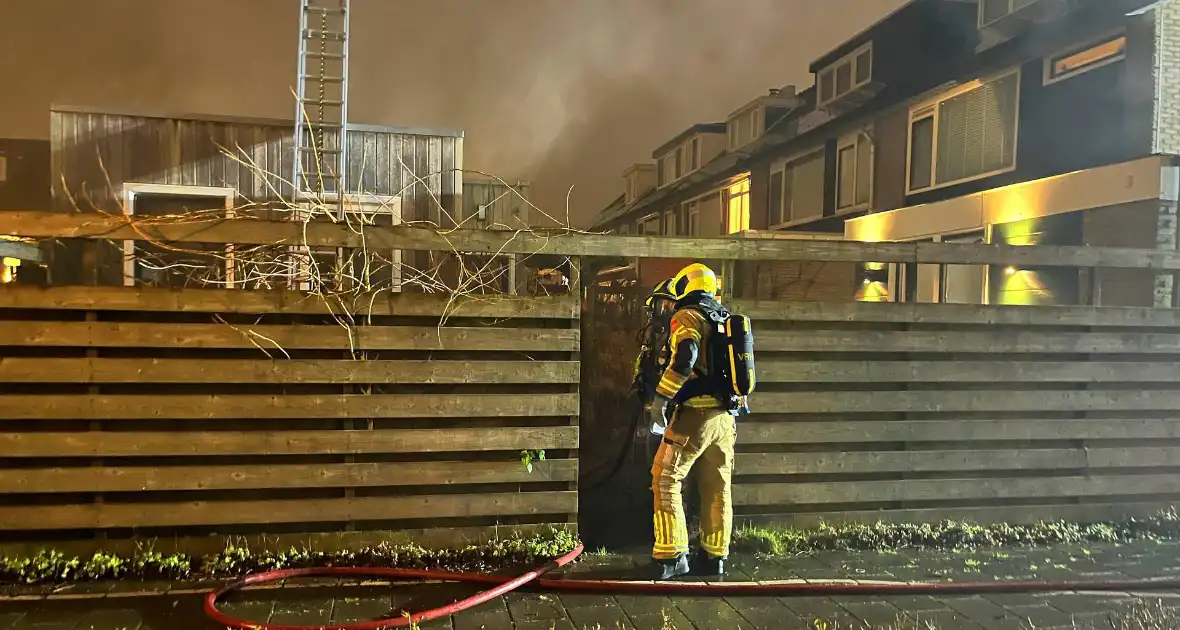 Brandweer schaalt op voor brand in schuur