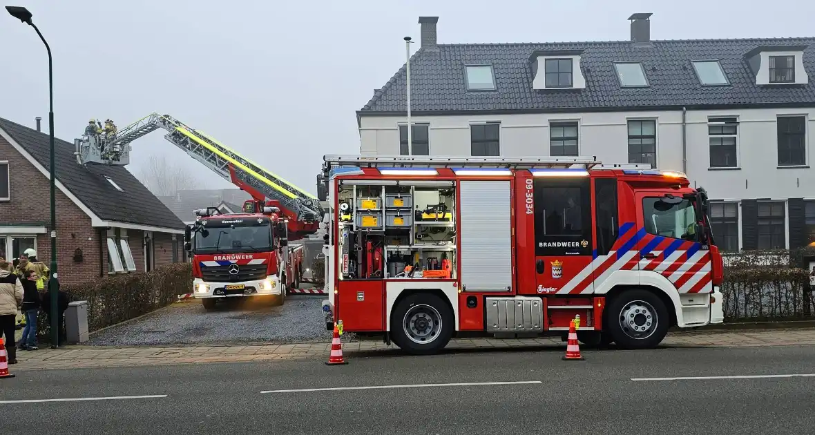 Brandweer bestrijdt schoorsteenbrand