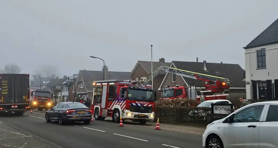 Brandweer bestrijdt schoorsteenbrand - Foto 1