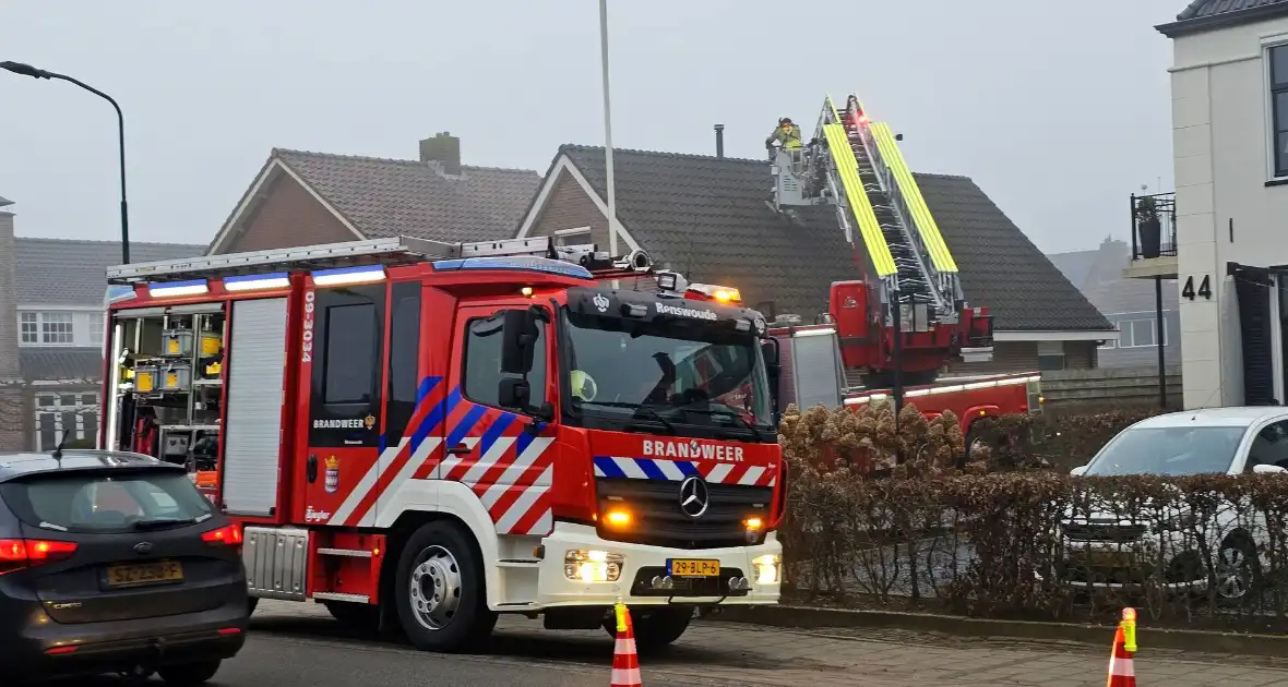 Brandweer bestrijdt schoorsteenbrand - Foto 3