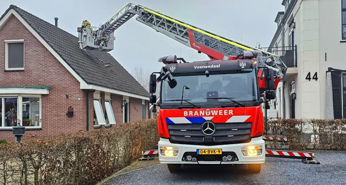 Brandweer bestrijdt schoorsteenbrand - Foto 6