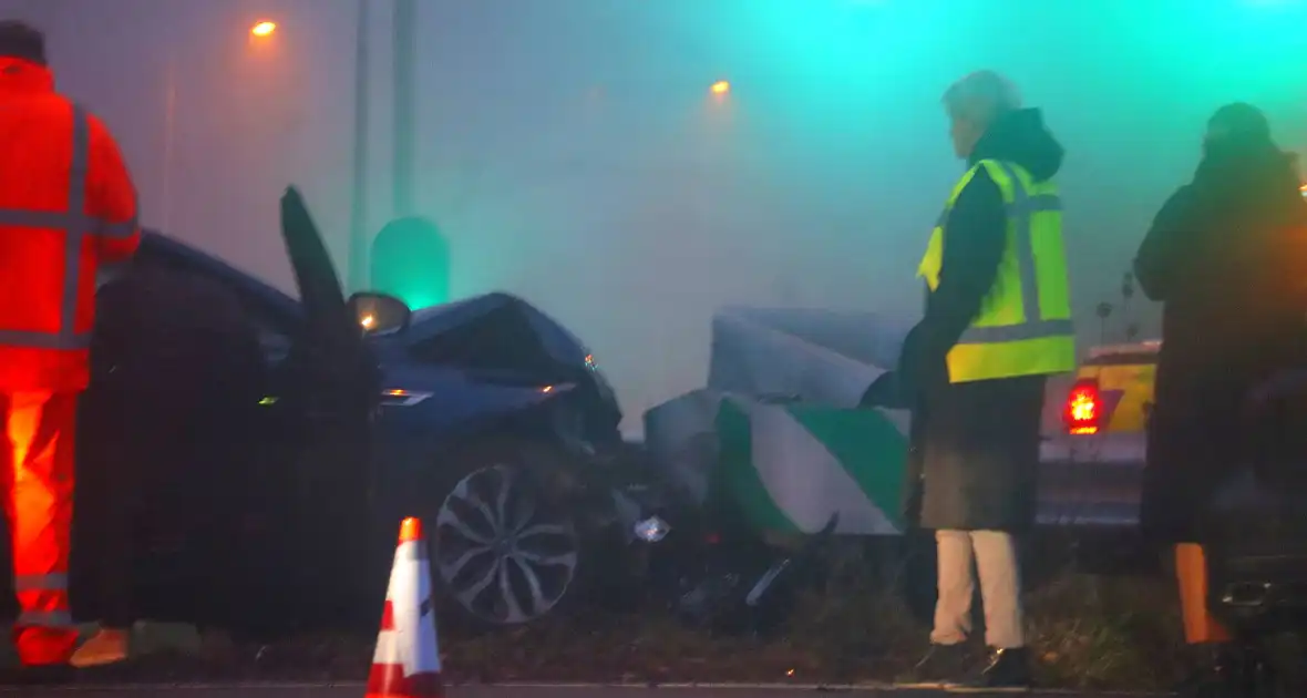 Automobilist botst op RIMOB - Foto 1