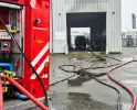Bestelbus in brand bij garagebedrijf