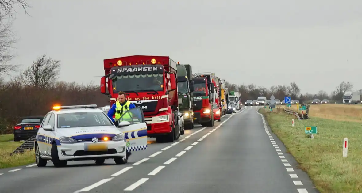Motorrijder glijdt uit en raakt gewond - Foto 1