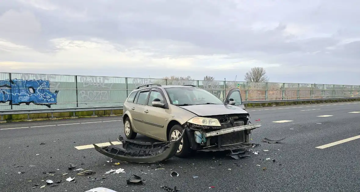Snelweg afgesloten na ongeval - Foto 10