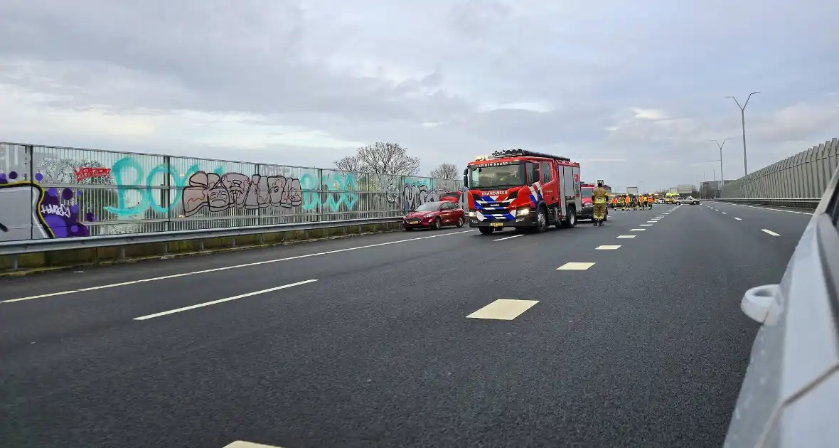 Snelweg afgesloten na ongeval - Foto 11