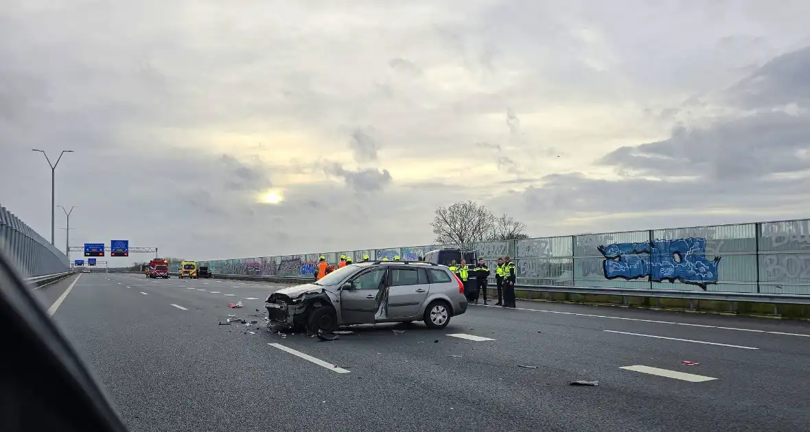 Snelweg afgesloten na ongeval - Foto 8