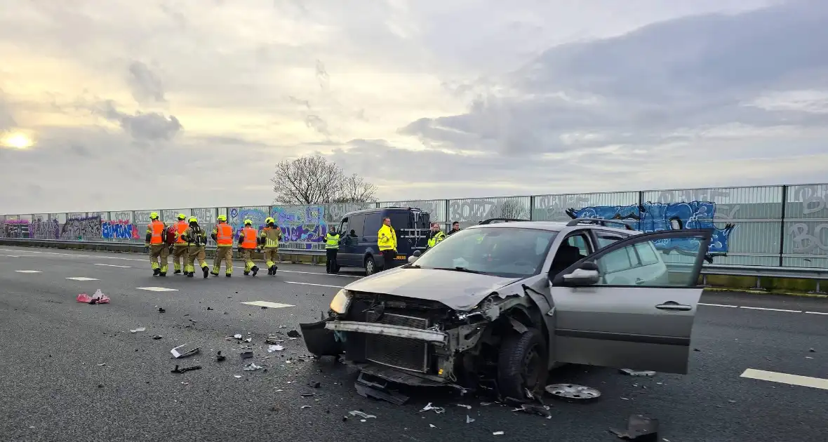 Snelweg afgesloten na ongeval - Foto 9