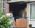 Balkon zwartgeblakerd na brand bij conflict