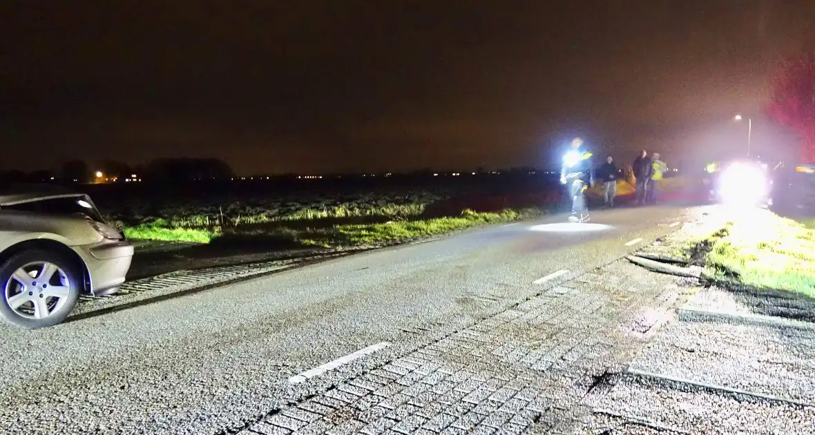 Automoblist rijdt hard in op geparkeerde auto's - Foto 7