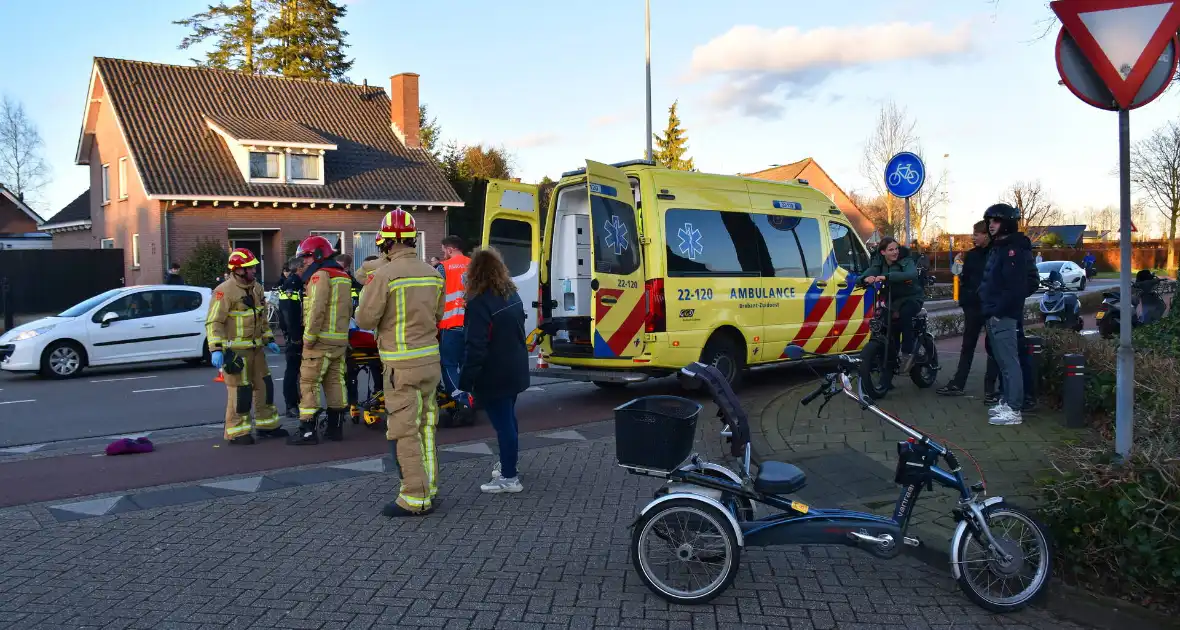 Vrouw op driewieler gewond bij botsing - Foto 4