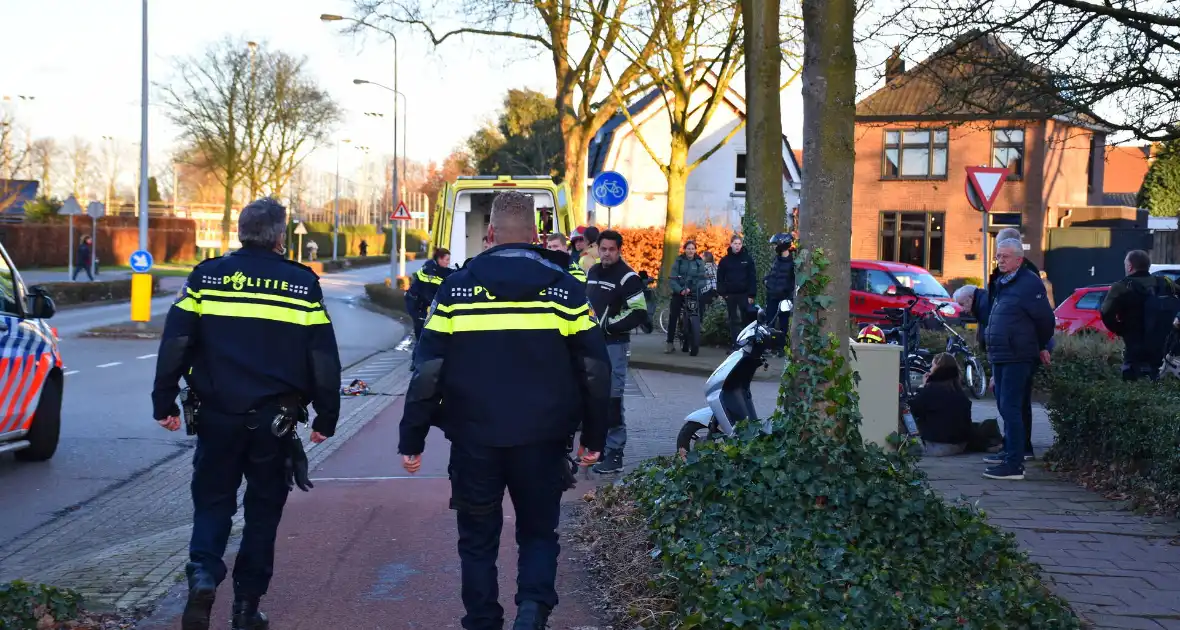 Vrouw op driewieler gewond bij botsing - Foto 5
