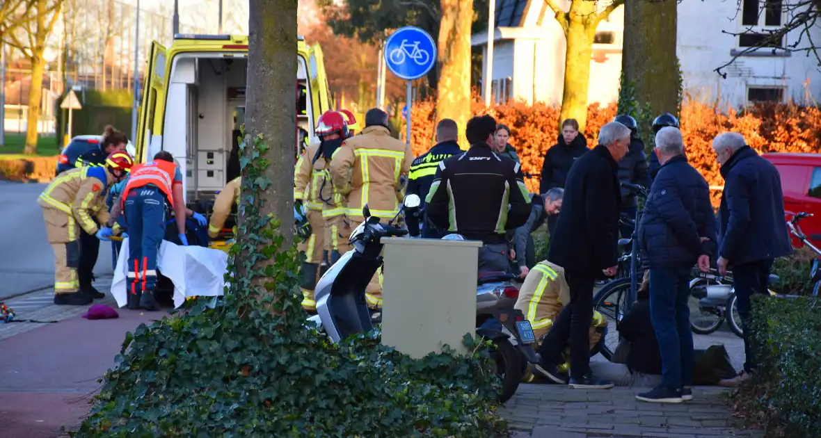 Vrouw op driewieler gewond bij botsing - Foto 6
