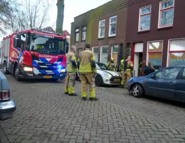 Brandweer verricht sloopwerkzaamheden vanwege brand