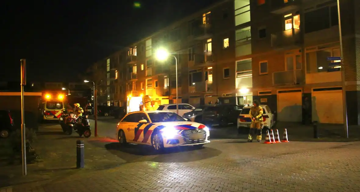 Traumateam en brandweer assisteren ambulancepersoneel - Foto 4