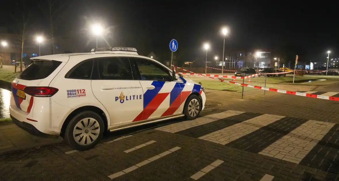 Steekincident op straat, meerdere personen meegenomen naar politiebureau