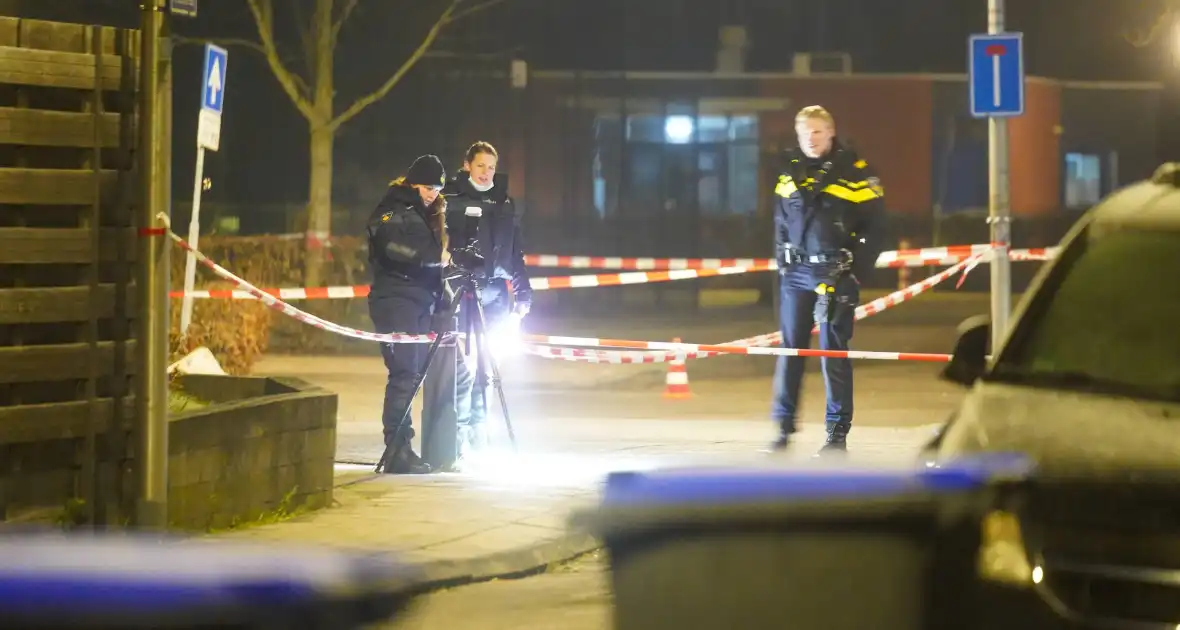 Steekincident op straat, meerdere personen meegenomen naar politiebureau - Foto 1