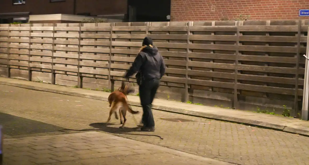 Steekincident op straat, meerdere personen meegenomen naar politiebureau - Foto 3