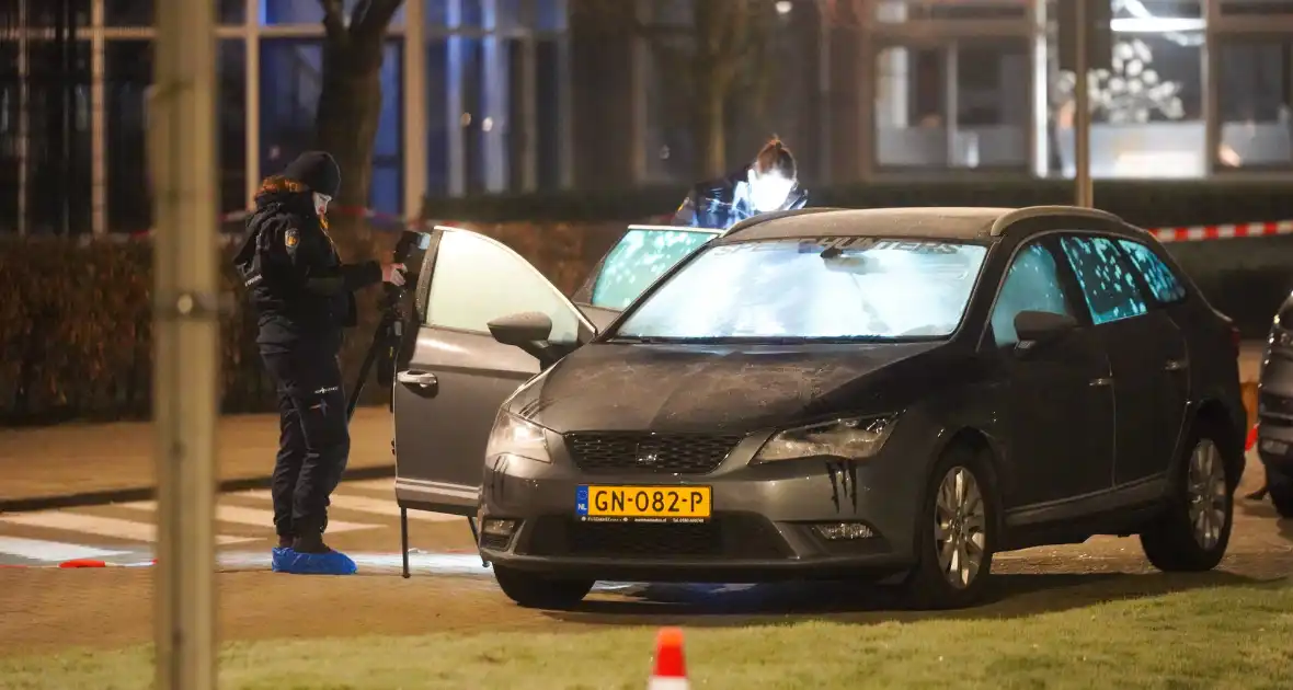 Steekincident op straat, meerdere personen meegenomen naar politiebureau - Foto 5