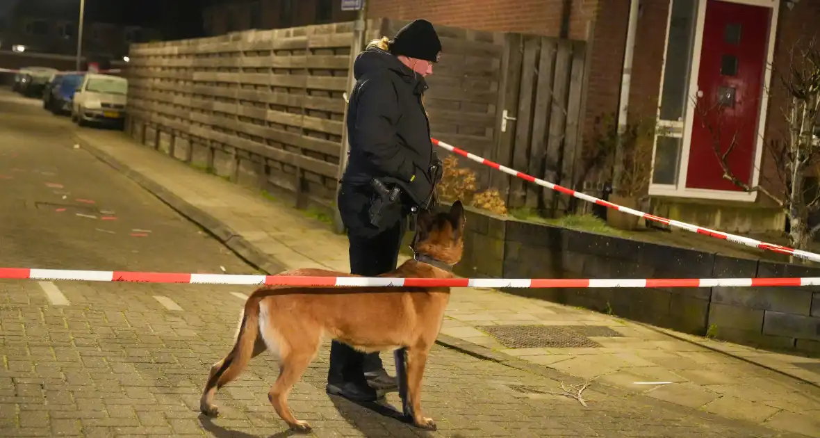 Steekincident op straat, meerdere personen meegenomen naar politiebureau - Foto 6