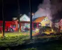 Explosie en grote brand in woning