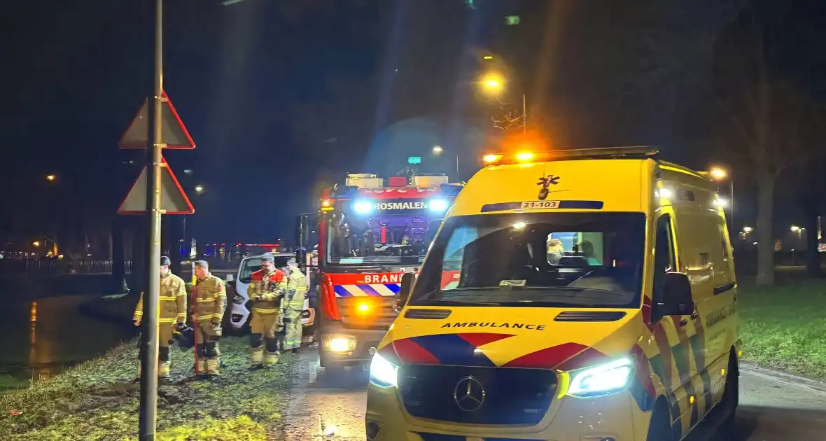 Peperdure Mercedes belandt in het water - Foto 6