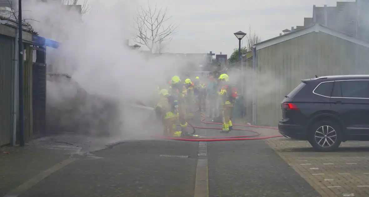 Veel schade door brand in bestelbus