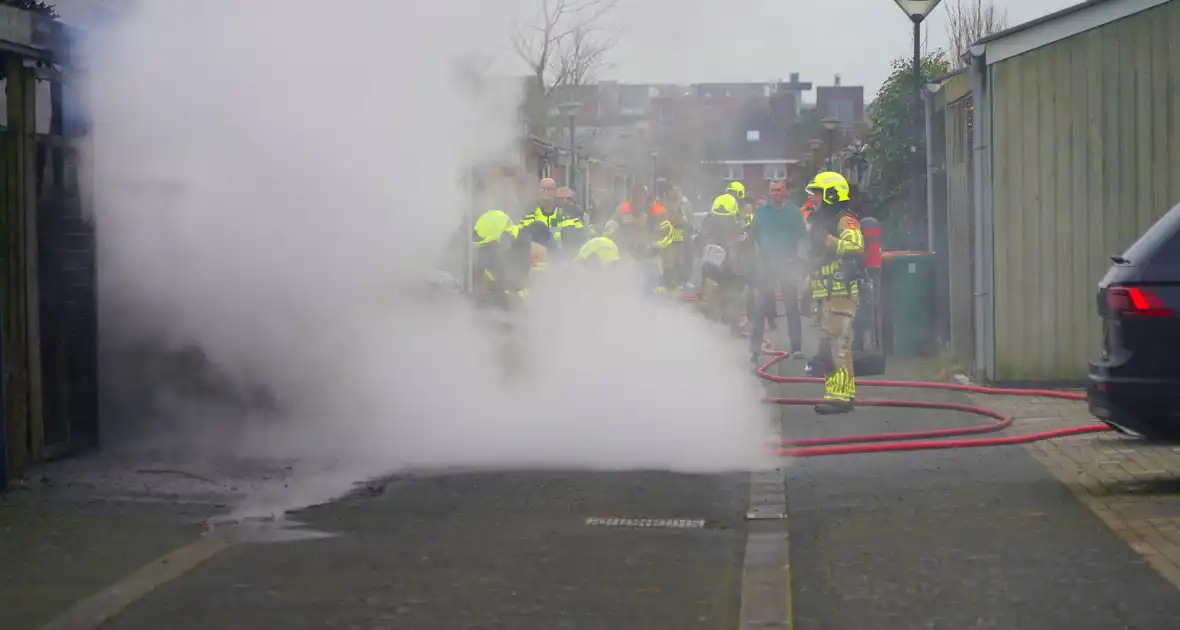 Veel schade door brand in bestelbus - Foto 2