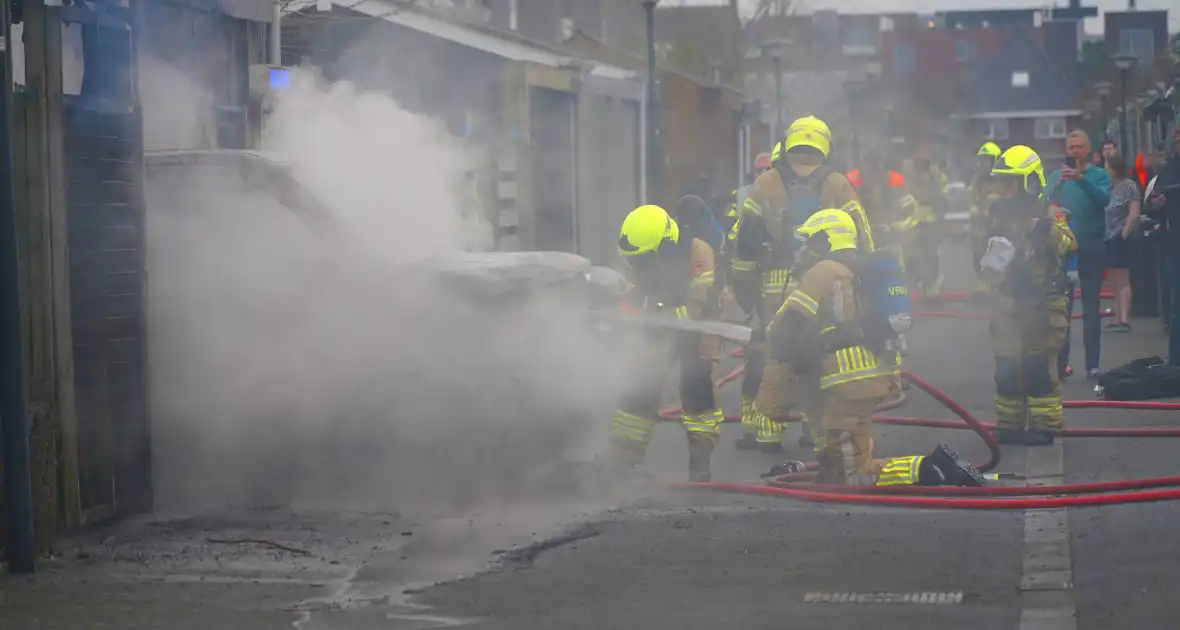 Veel schade door brand in bestelbus - Foto 3