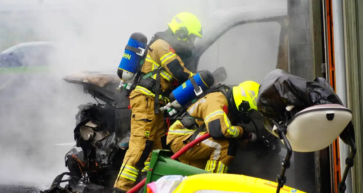 Veel schade door brand in bestelbus - Foto 5