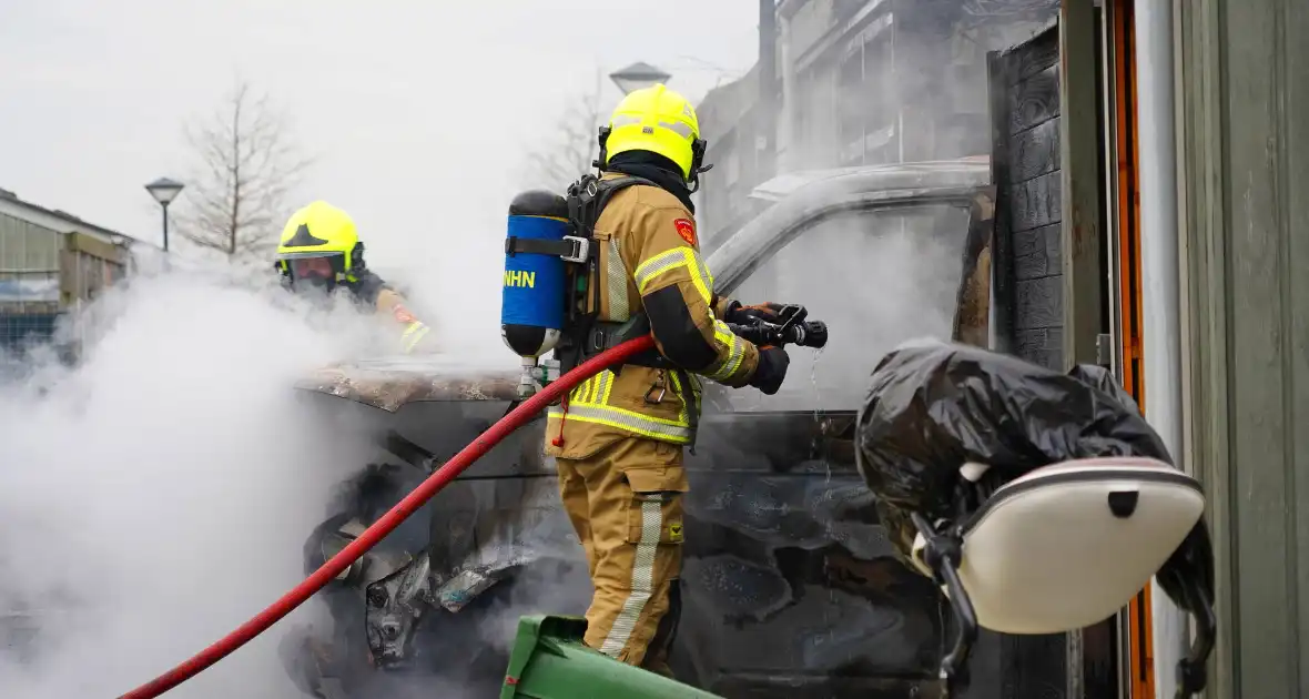 Veel schade door brand in bestelbus - Foto 6