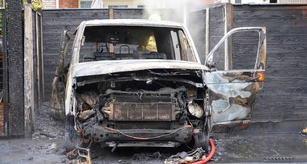 Veel schade door brand in bestelbus - Foto 7