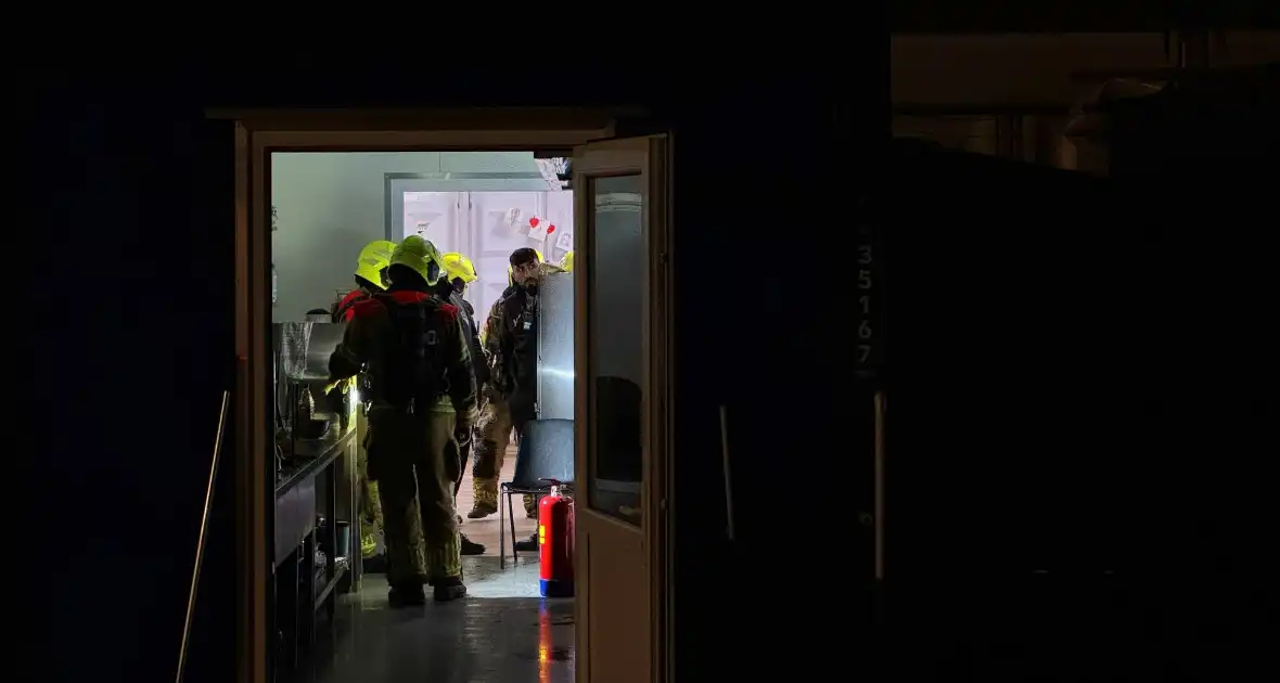 Brandweer blust keukenbrand in AZC - Foto 8