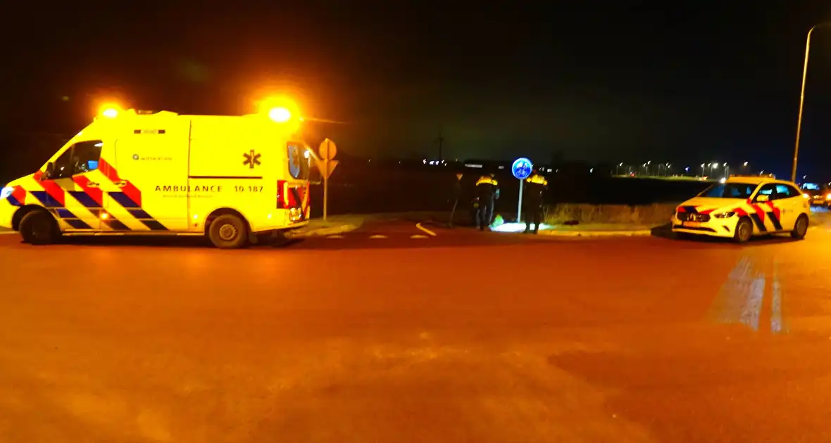 Scooterrijder klapt op paal - Foto 2