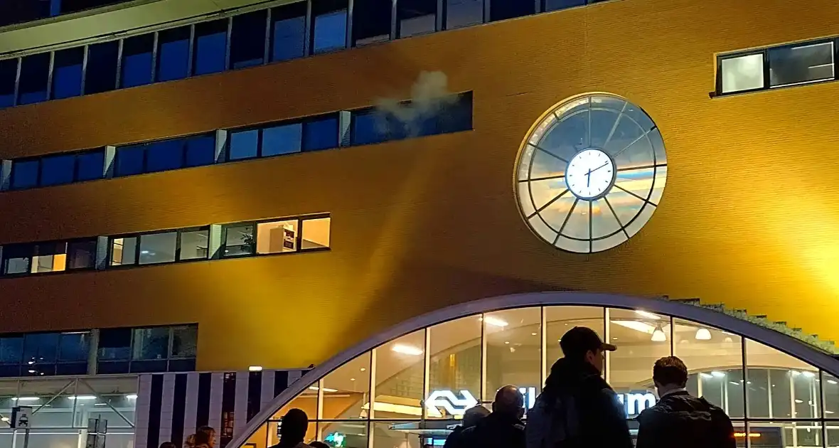 Brand in kantoorgebouw boven station - Foto 4