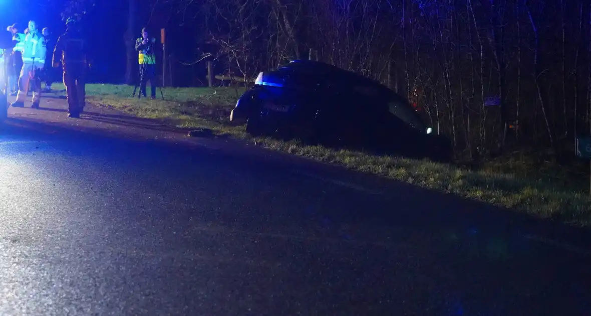 Trekker en auto in botsing - Foto 2