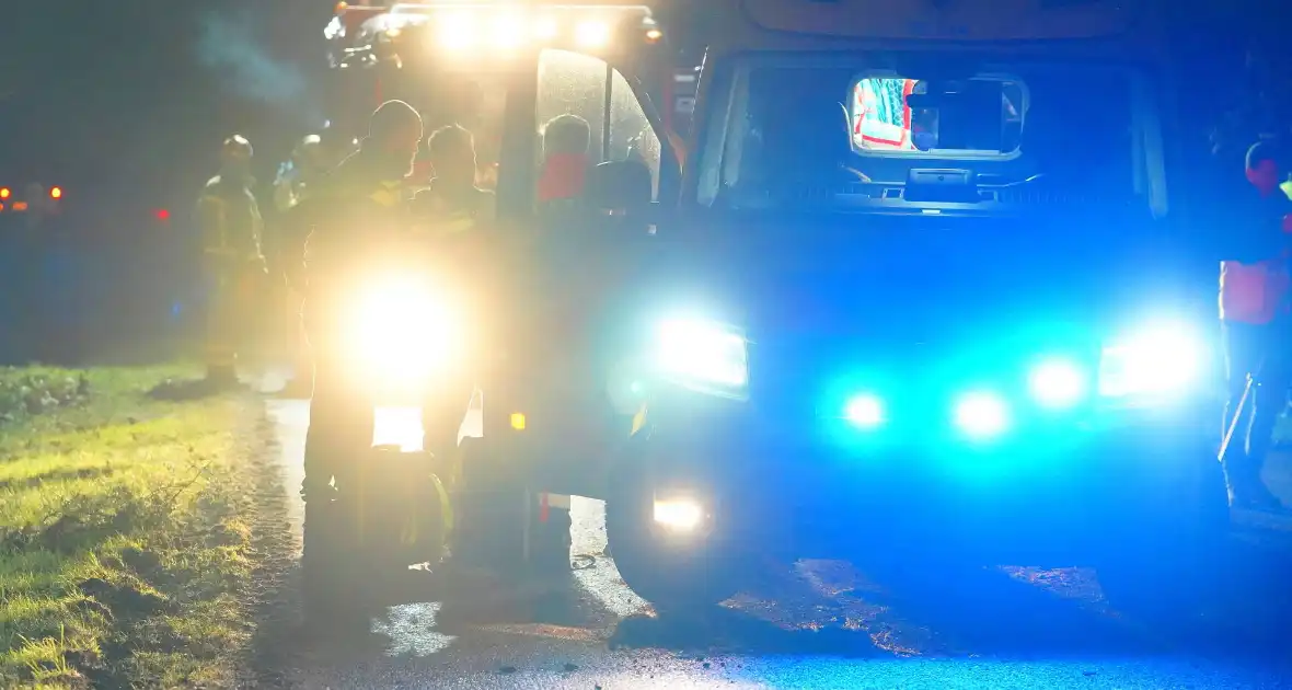 Trekker en auto in botsing - Foto 3