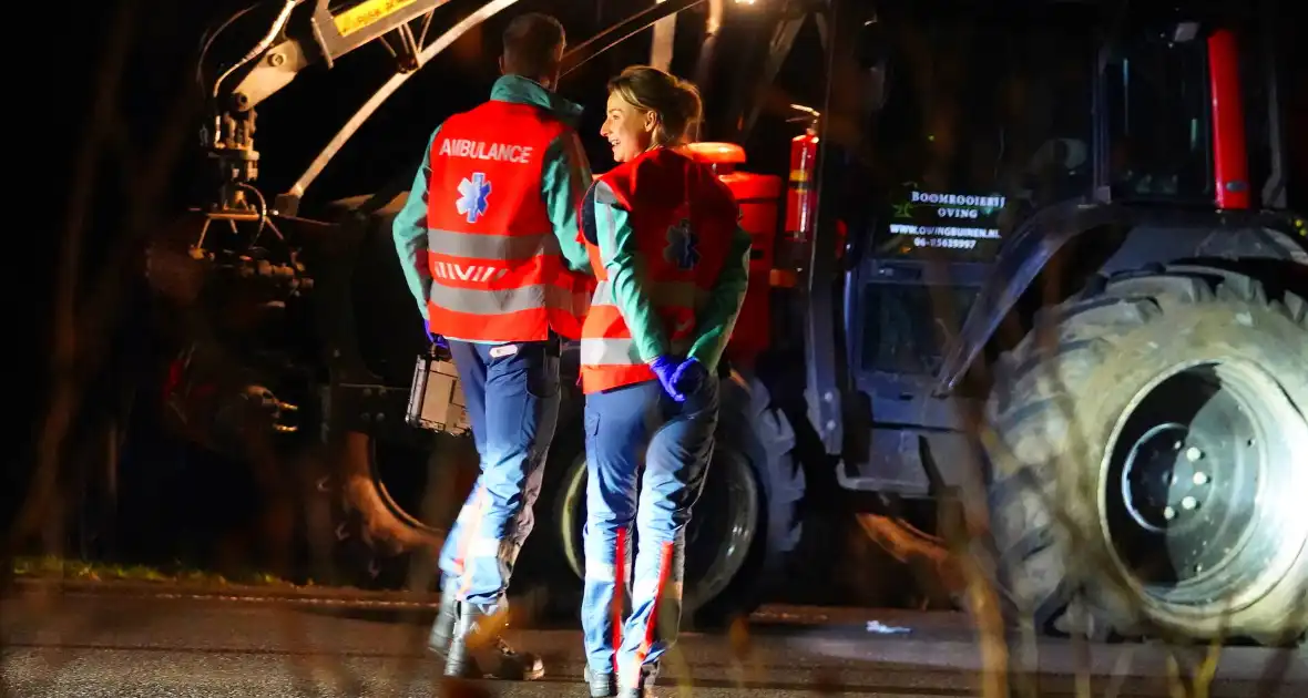 Trekker en auto in botsing - Foto 6
