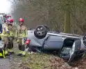 Auto slaat op de kop bij ongeval