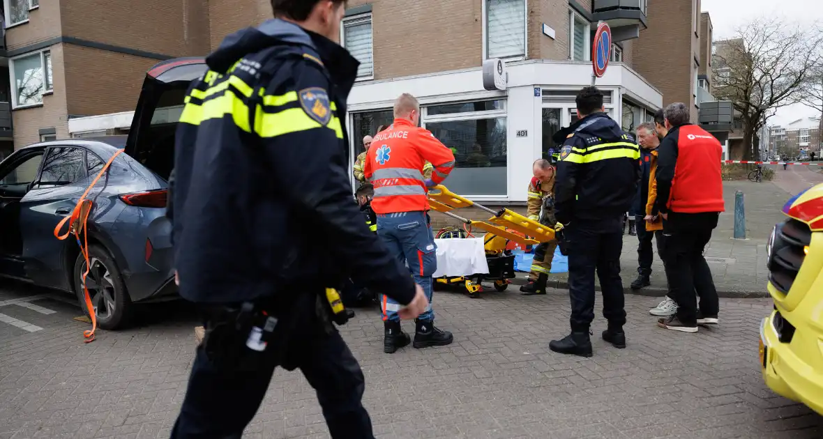 Fietsster bekneld onder auto na aanrijding - Foto 7
