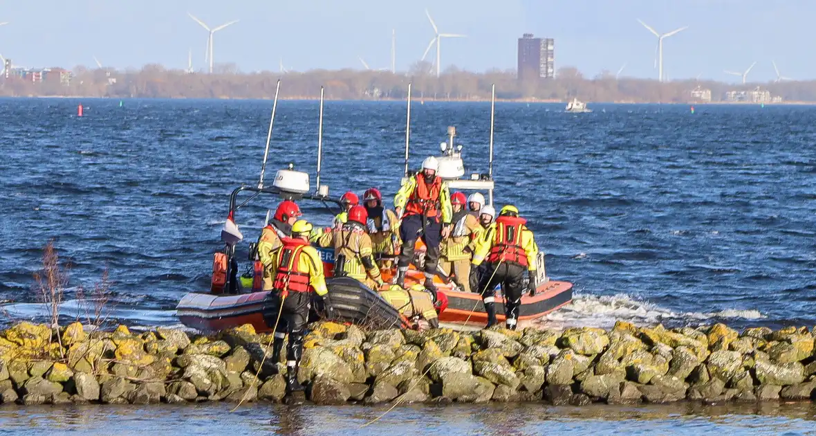Grote zoekactie naar persoon te water - Foto 2